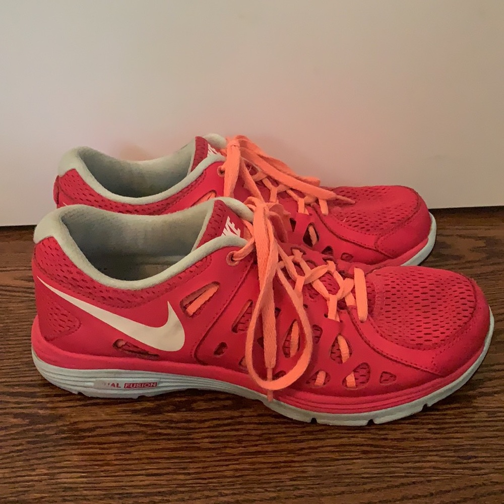 Nike duel fusion run 2. Size Woman’s 9